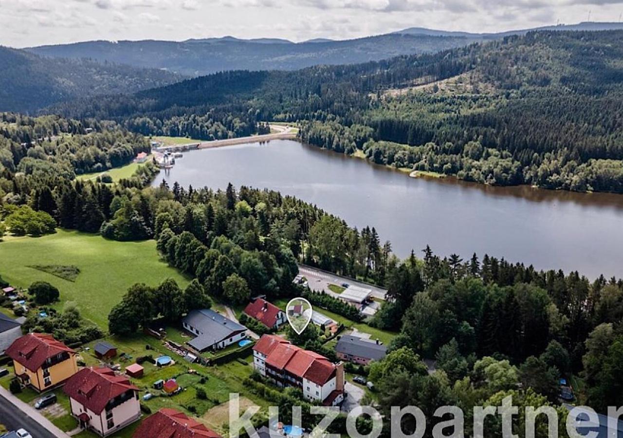 ホテル Lipno Pearl リプノ・ナト・ヴルタヴォウ エクステリア 写真