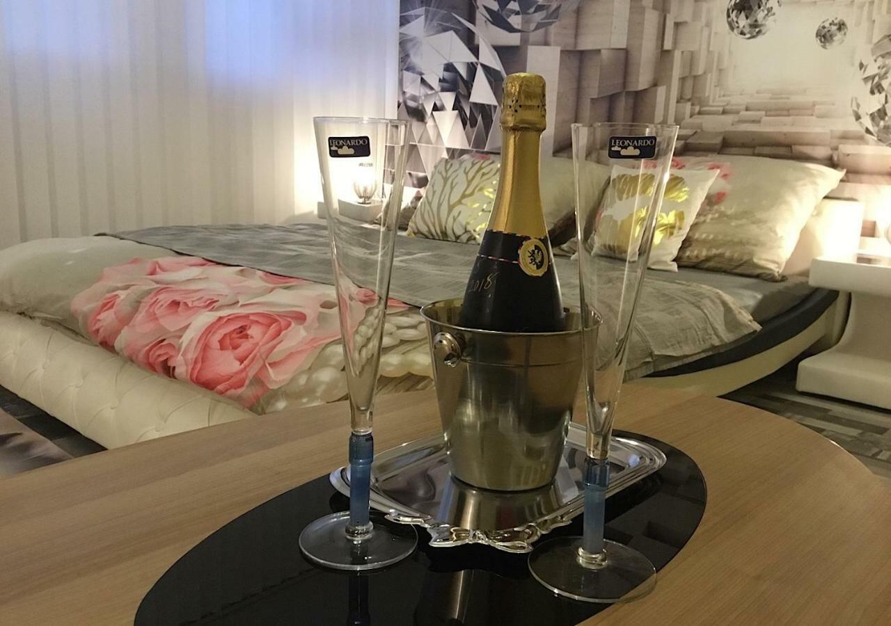 ホテル Lipno Pearl リプノ・ナト・ヴルタヴォウ エクステリア 写真